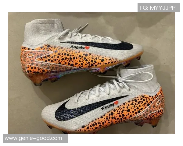 穿无鞋带足球鞋的球星们展现独特个性与非凡技术的完美结合